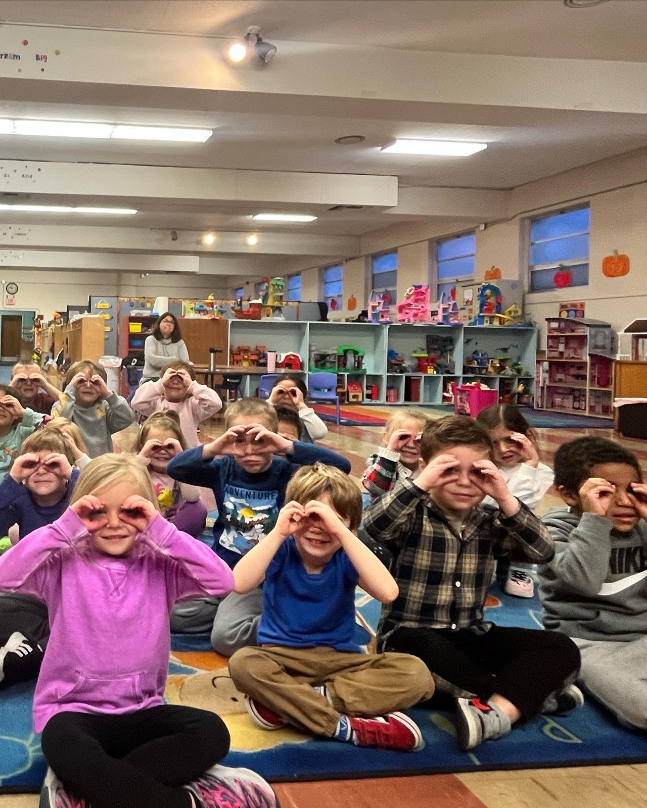 Kids making binocular hands during a Rockness Music library program